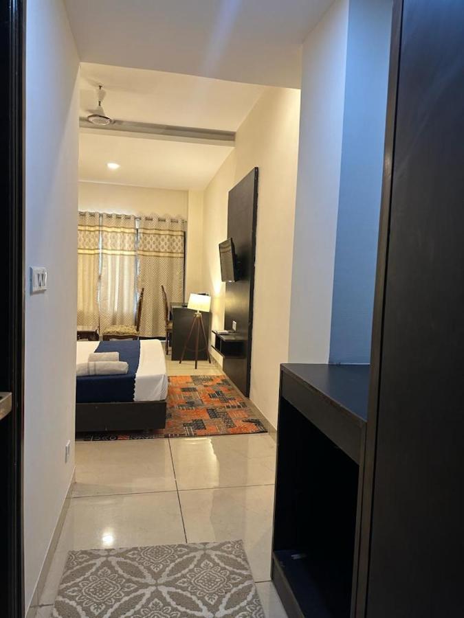 Hotel Jb Residency !! Luxurious & Royal Balcony Rooms !! Large Rooms Zirakpur Kültér fotó