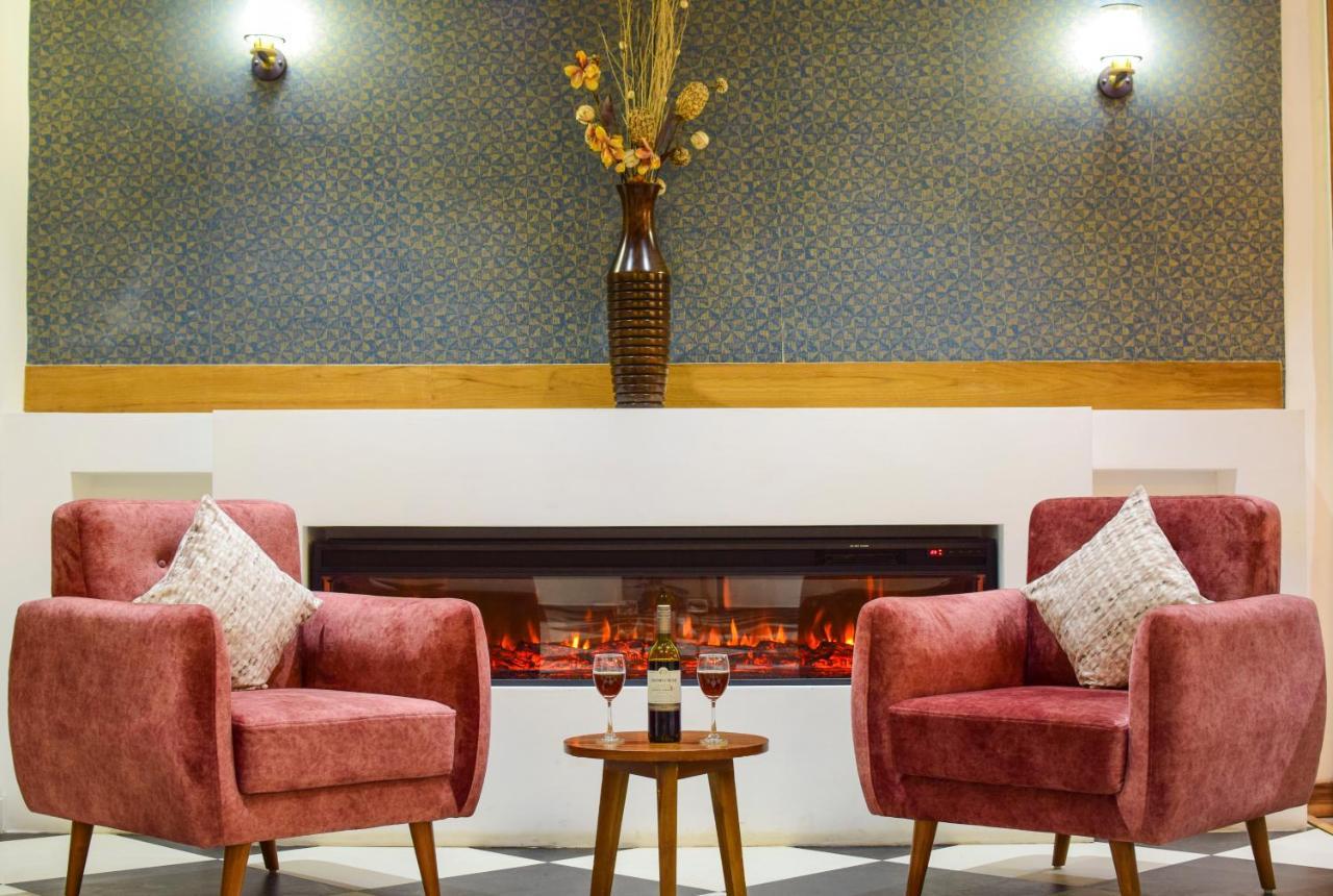 Hotel Jb Residency !! Luxurious & Royal Balcony Rooms !! Large Rooms Zirakpur Kültér fotó