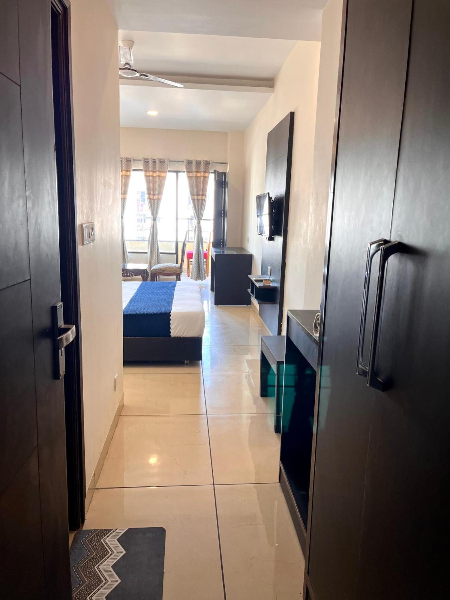 Hotel Jb Residency !! Luxurious & Royal Balcony Rooms !! Large Rooms Zirakpur Kültér fotó