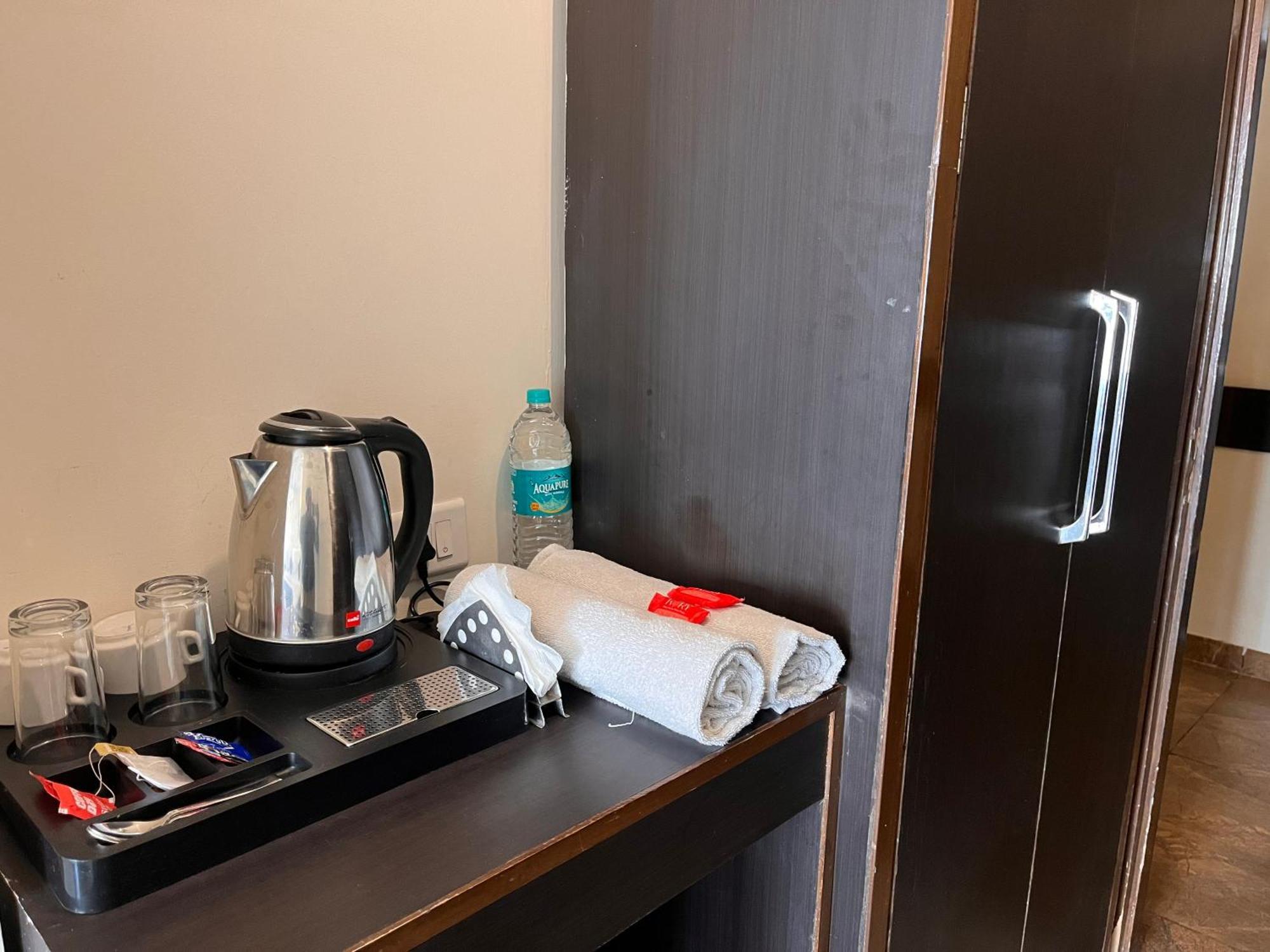 Hotel Jb Residency !! Luxurious & Royal Balcony Rooms !! Large Rooms Zirakpur Kültér fotó